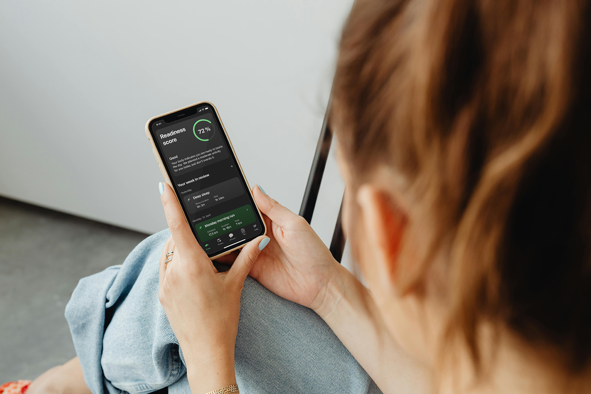 A person reviewing their readiness and sleep data in the Atlix app